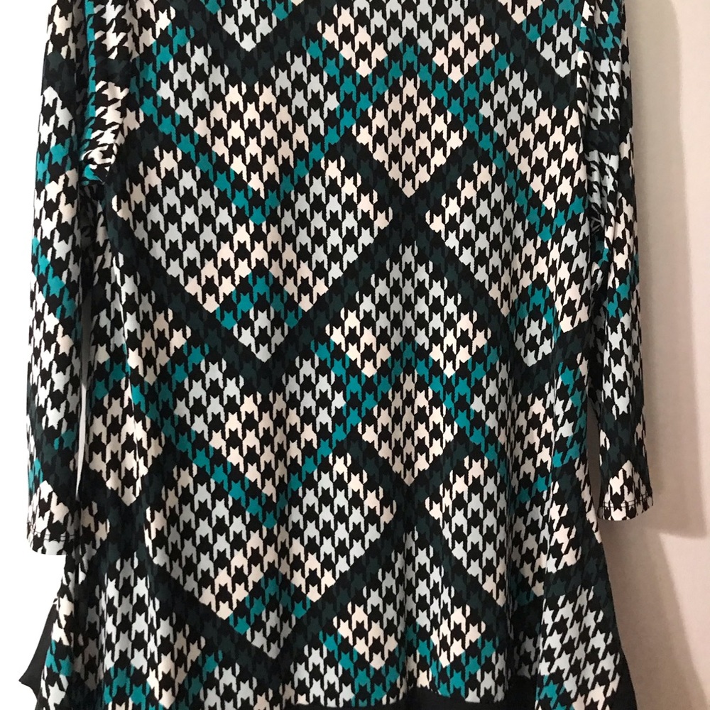 CATO-Multi Color Ruffled Bottom Top-SZ Small - Picture 3 of 6